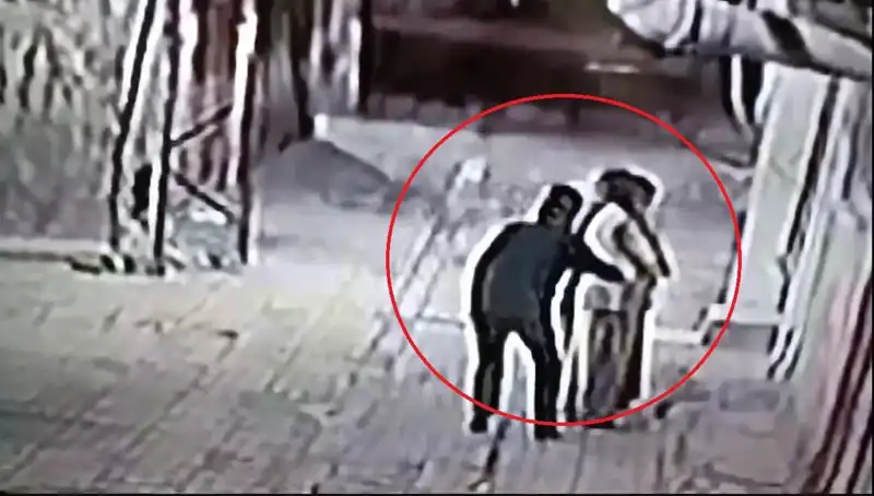 Polis Operasyonu: Pazarcı ve Simitçi Kılığına Giren Ekip Kapkaççılara Darbe Vurdu