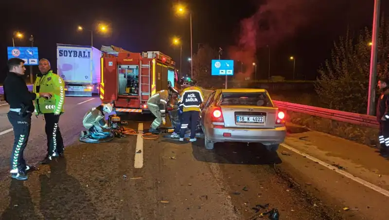 Kamyona Arkadan Çarpan Sürücü Hayati Tehlike ile Hastaneye Kaldırıldı