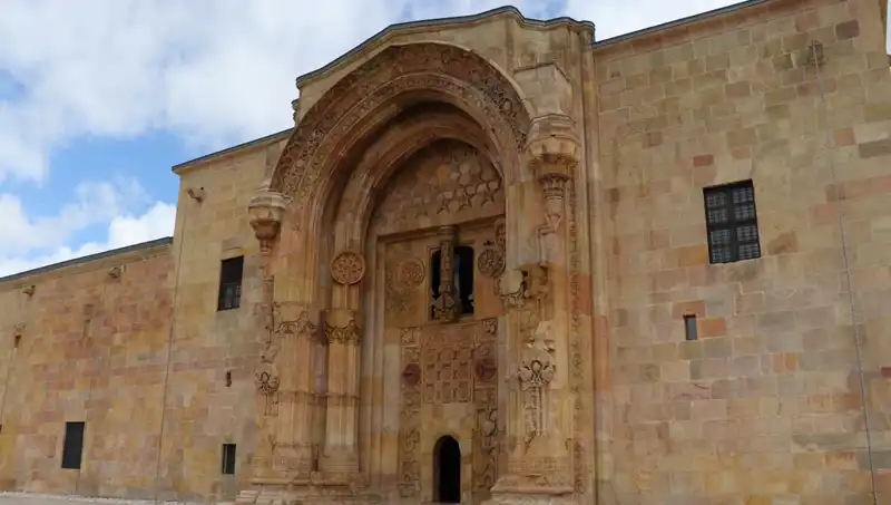 Divriği Ulu Camii ve Darüşşifası: Tarih ve Doğanın Büyüleyici Buluşması