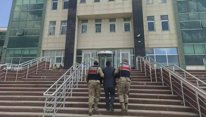 Hapis Cezasıyla Aranan Şüpheli, Gizlendiği Yerde Polis Tarafından Yakalandı