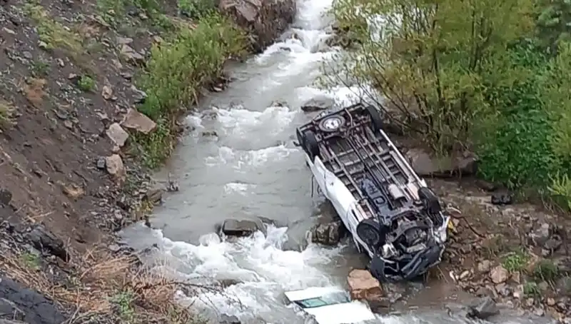 Hakkari'de Minibüs Devrildi: İşçi Taşırken Faciaya Neden Oldu