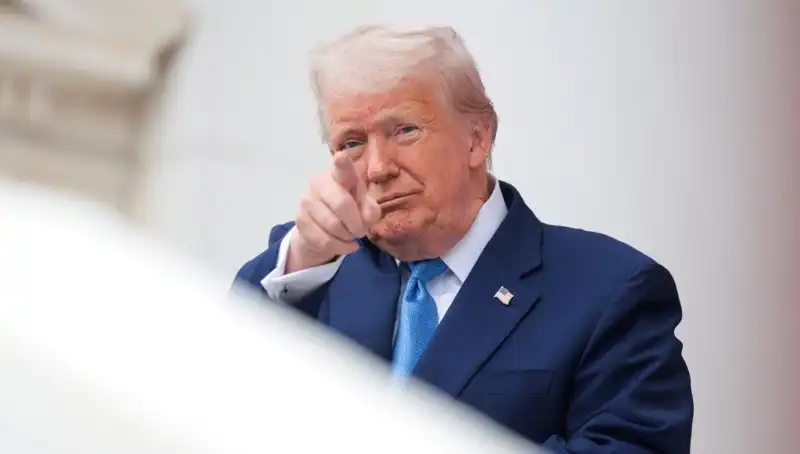 Adalet Bakanlığı'nın Trump ile Epstein Belgeleri Arasındaki Bağlantıyı Açıkladığı İddiası