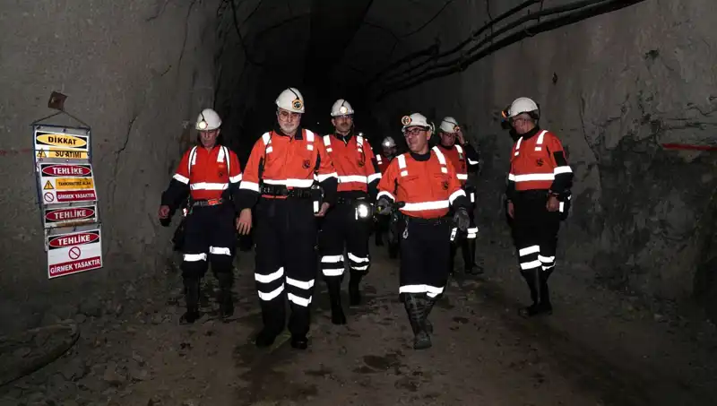Bakan Işıkhan, Altın Madeninde Geleceği Şekillendiriyor: Yeni Projeler Yolda!