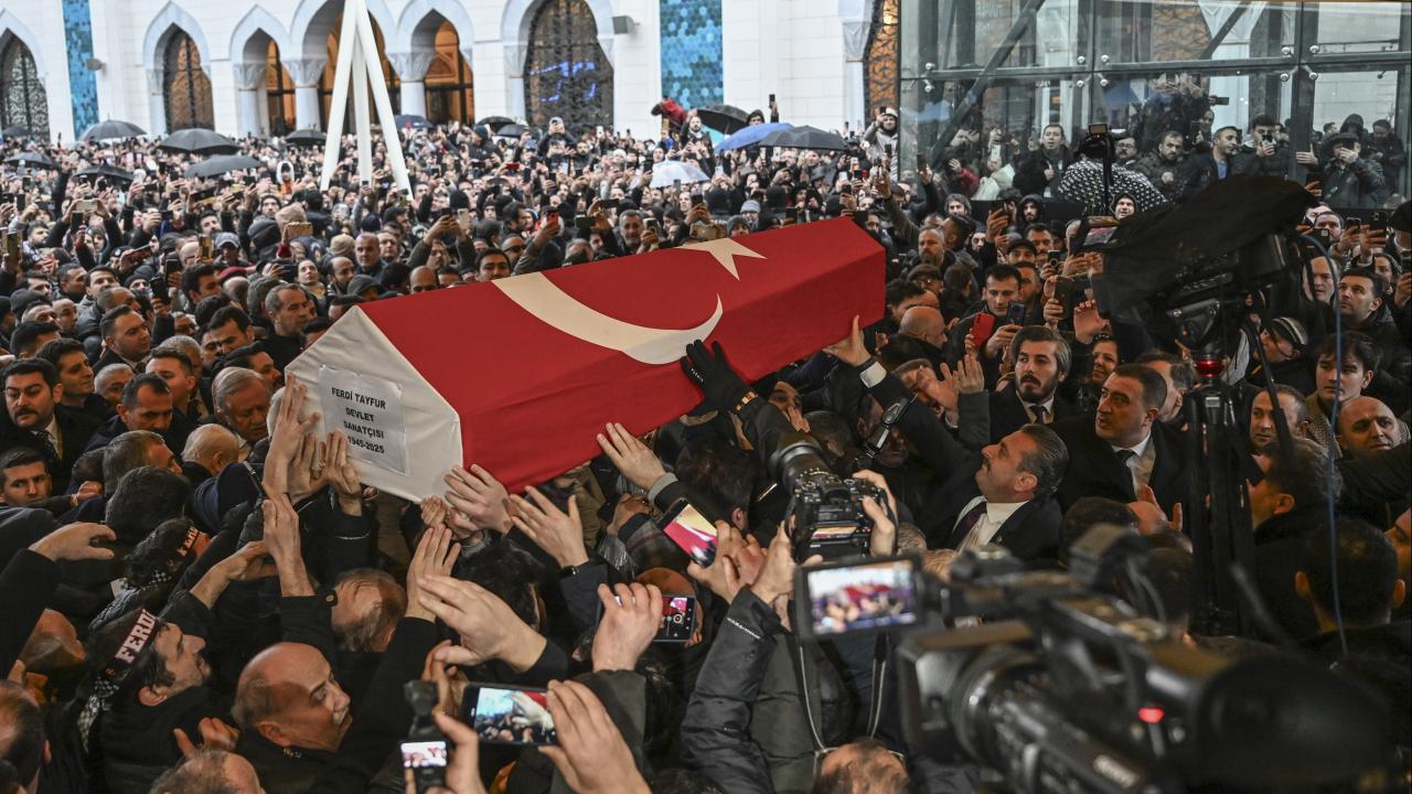 Türk sinemasının usta sanatçısı Ferdi Tayfur'a veda