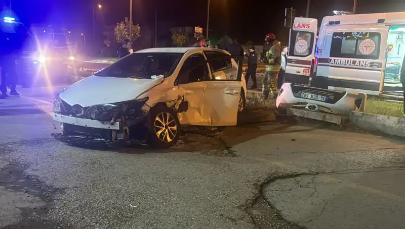 Pikap ile Otomobil Çarpıştı: Kaza Anı ve Kurtarma Mücadelesi