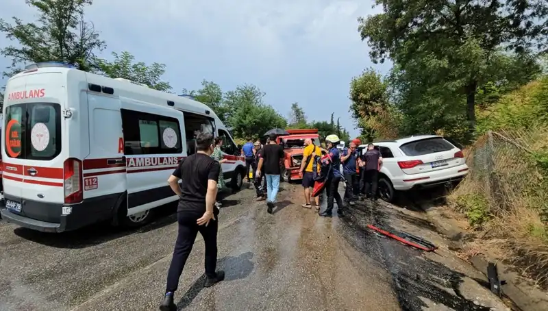 Sakarya'da Korkunç Kaza: Kamyonet ile Cip Çarpıştı, 5 Yaralı
