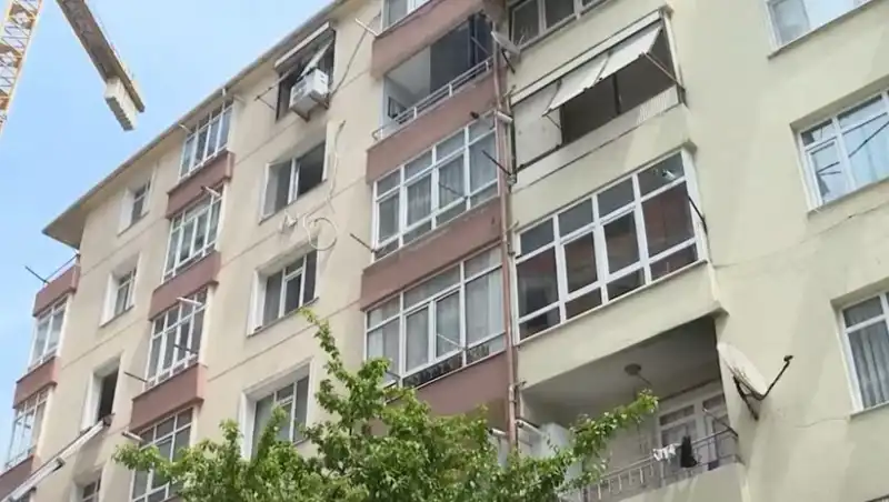 İstanbul’da Kolonları Patlayan Site: 96 Daire Acil Tahliye Ediliyor