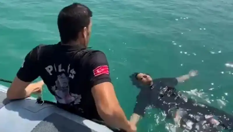 Baraj Gölü'nde Boğulma Tehlikesi: Gemi Adamları İnanılmaz Bir Kurtarma Operasyonu Gerçekleştirdi