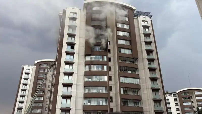 Ankara'da 14 Katlı Binada Yangın: Hayat Mücadelesi Devam Ediyor