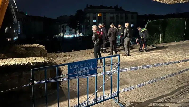 İstanbul’da İnşaat Çalışmasında Yaşanan Yol Çökmesi Halkı Panikletiyor