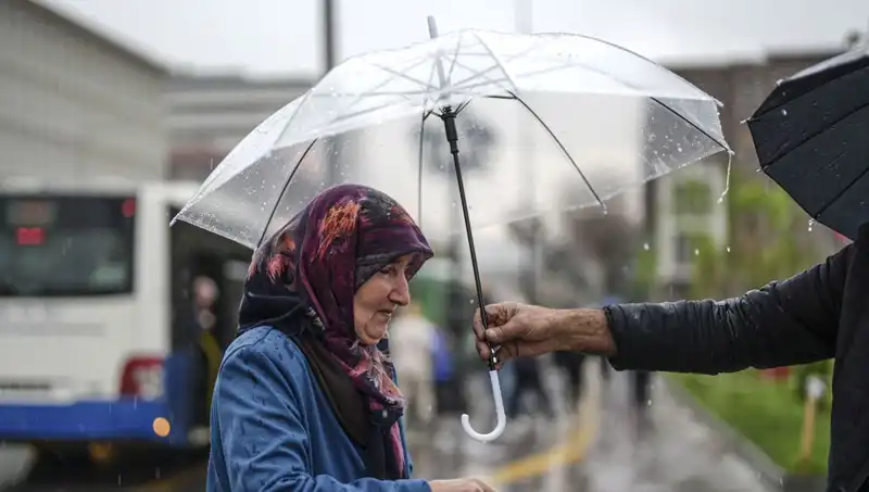 Bugün Tüm Yurtta Gök Gürültülü Sağanak Yağış Bekleniyor: Hava Durumu Analizi