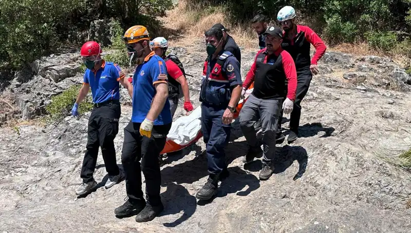 Kayalıkların Arasında Sır Ölüm: Gizemli Olayların Peşinde