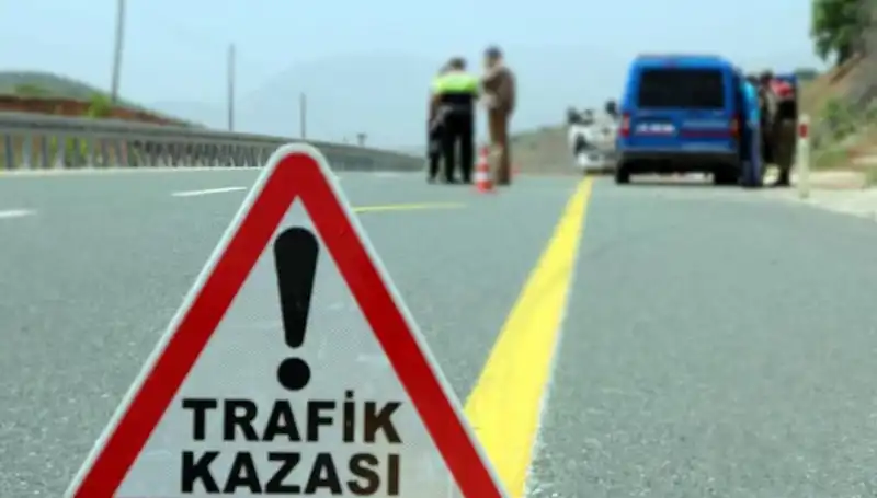 Otomobil ile Kamyonun Çarpıştığı Kazada Hayatını Kaybedenlerin Sayısı Artıyor