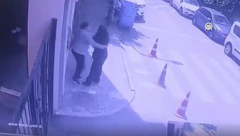 İstanbul'da Lise Tuvaletinde Şok Olay! Öğrenciler Tedirgin Oldu