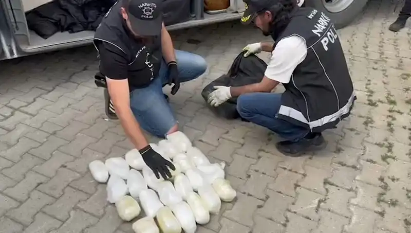 Yolcu Valizinden 13 Kilo Metamfetamin Çıktı: Kaçakçılar Yine İş Başında