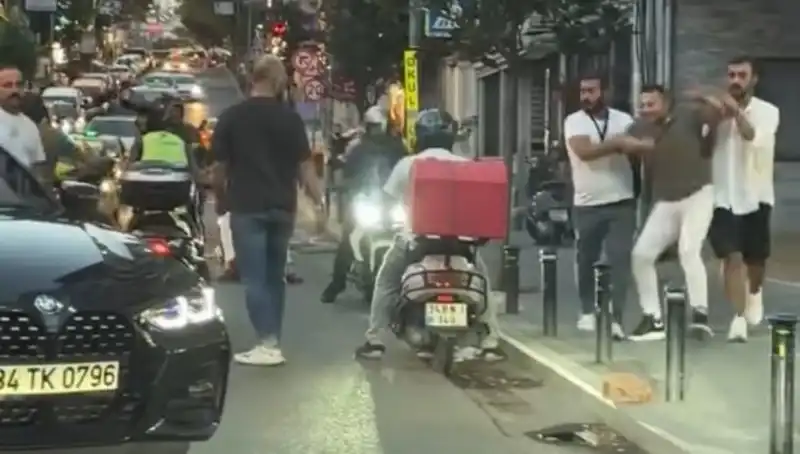 Nişantaşı'nda Yol Verme Kavgası: Sopalı Dehşet Anları
