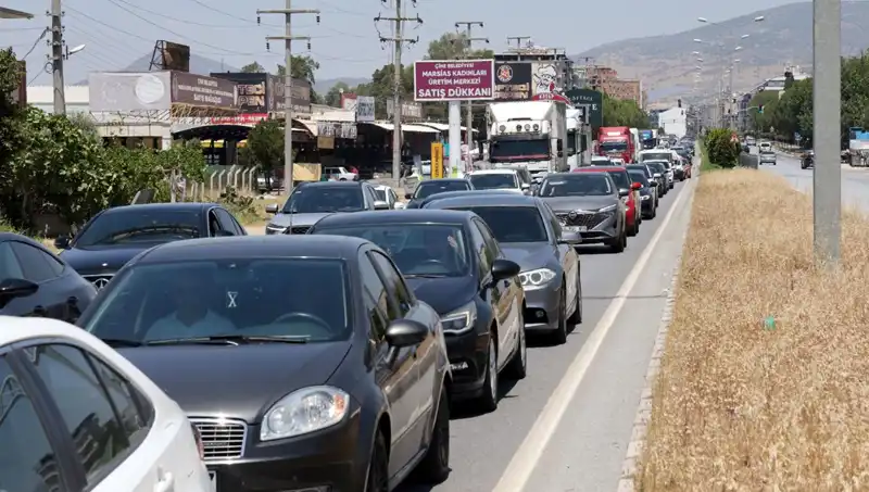 Aydın-Muğla Arasında 60 Kilometrelik Araç Kuyruğu Sadece Bir Gün İçin!