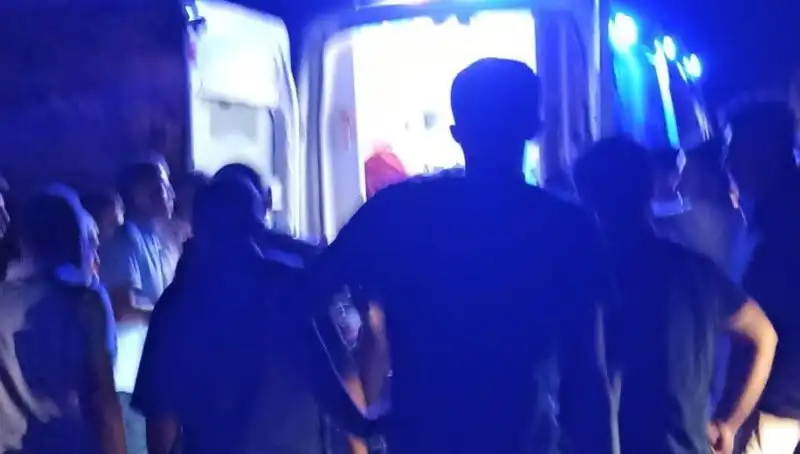 Otomobil Uçuruma Yuvarlandı: Sürücüsünün Hayatı Tehlikede