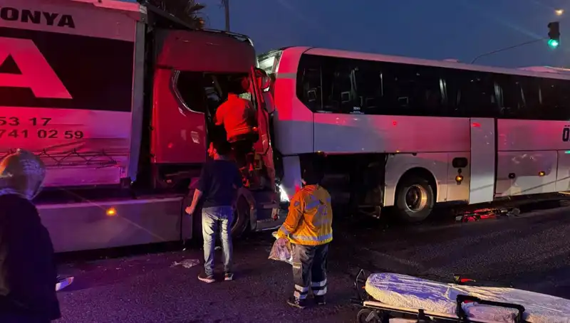 4 Araçlı Zincirleme Trafik Kazasında 1 Kişi Hayatını Kaybetti
