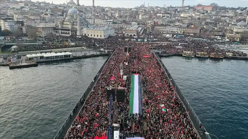 Gazze İçin Dayanışma: On Binler Galata Köprüsü'nde Buluştu