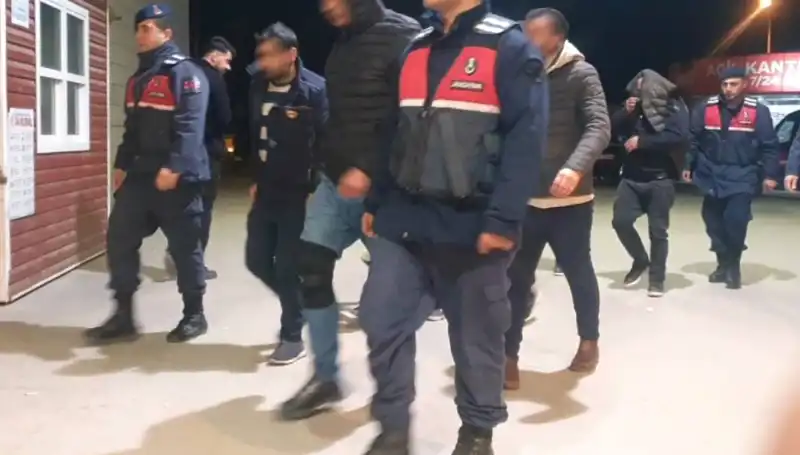 Güvenlik Güçleri Bağ Evinde Uyuşturucu Partisine Şok Baskın!