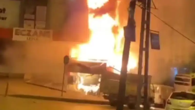 Başakşehir'de Korkutan Yangın: İş Merkezinde Panik Anları