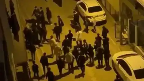 Esenyurt'ta Sopalı Mahalle Baskını: Gençler Arasında Kanlı Kavga