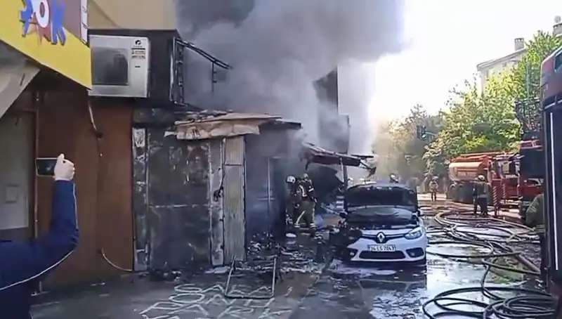 Ümraniye’deki Hediyelik Eşya Dükkanında Yangın: Tüm Detaylar