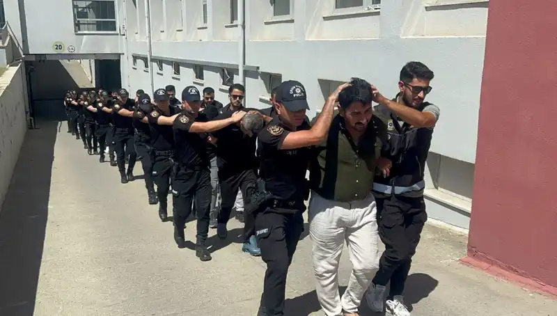 Adana'da Tarihi Uyuşturucu Operasyonu: 825 Kilo Eroin ve 16 Tutuklama!