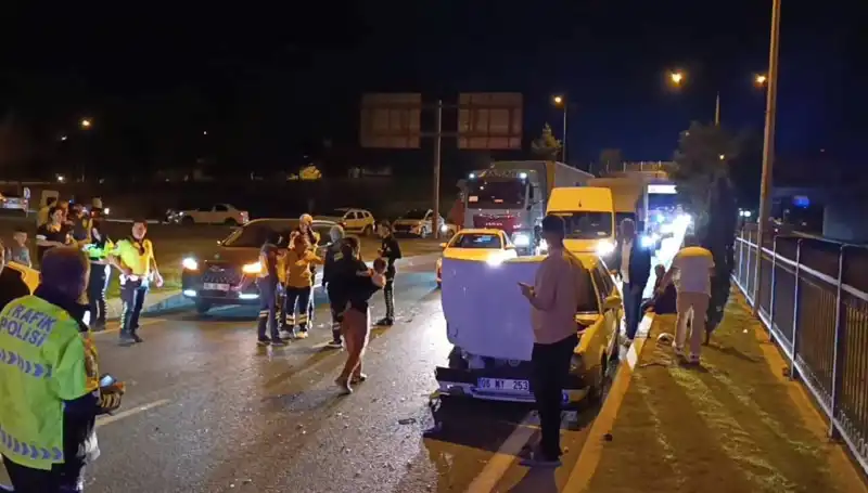 Otoyolda Geri Dönüş Yaparken Kaza: İki Çocuk, Dört Yaralı