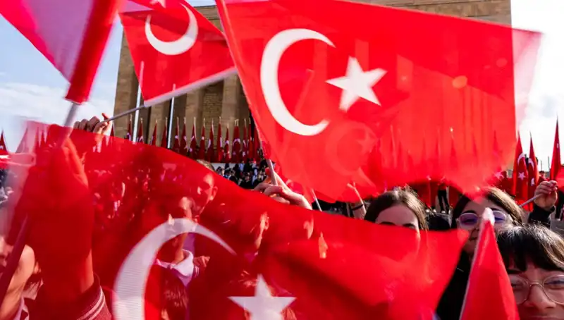 Türkiye'de 23 Nisan Coşkusu: Çocuklar ve Bayram Kutlamaları Eğlence Dolu