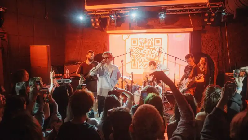 Şehirde Savaş ve Sanat Aynı Anda Yaşanıyor: Saldırı ve Konser
