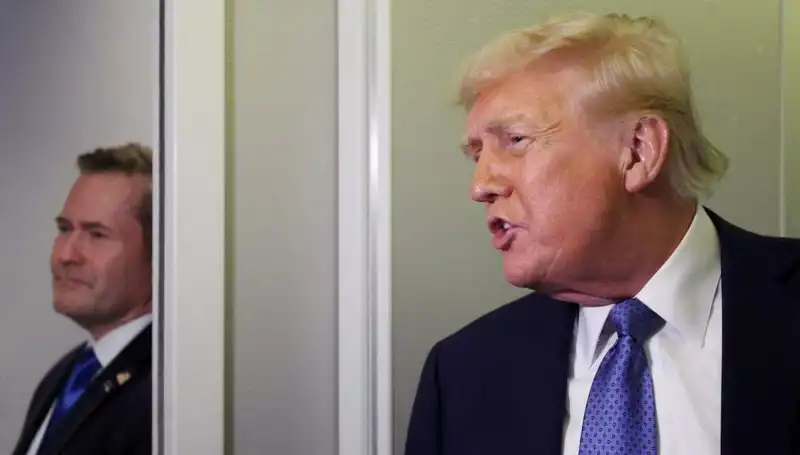Trump, Planlarını Sızdırdığı Gerekçesiyle Mike Waltz'u Görevden Aldı