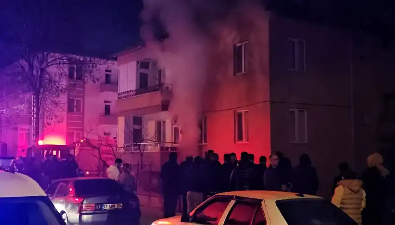 Çorum'daki Apartman Yangınında 10 Kişi Dumandan Etkilendi