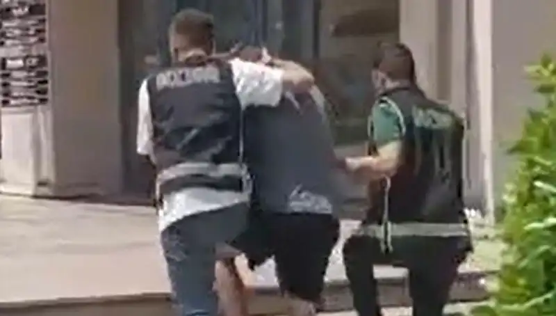 Sahte Dövizle Alışveriş Yapan Turistin Şoke Eden Sınır Dışı Edilme Hikayesi