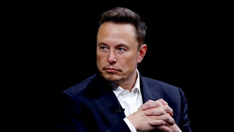 Musk'tan Çarpıcı Açıklama: Robotlar Cerrahları Kısa Sürede Geçecek!