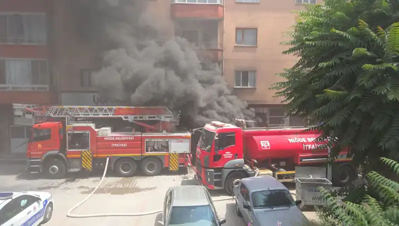Niğde’de Beyaz Eşya Deposunda Yangın: Olayın Detayları ve Cevap Bekleyen Sorular