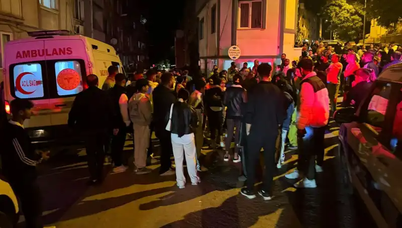 Balıkesir'de Sokakta Kanlı Kavga: Sopalar ve Bıçaklar Kullanıldı!