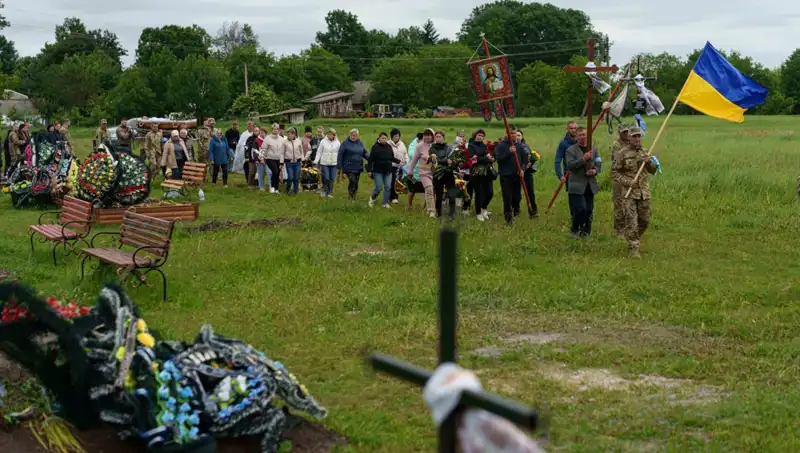 İngiliz Asker Ukrayna'da Savaşırken Hayatını Kaybetti: Arkasında Bıraktığı Etkiler