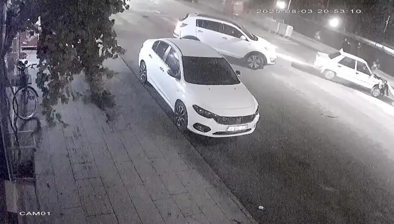 Yaya Geçidinde Korkunç Kaza: Yayaya Yol Vermek İsterken Arka Çarpma