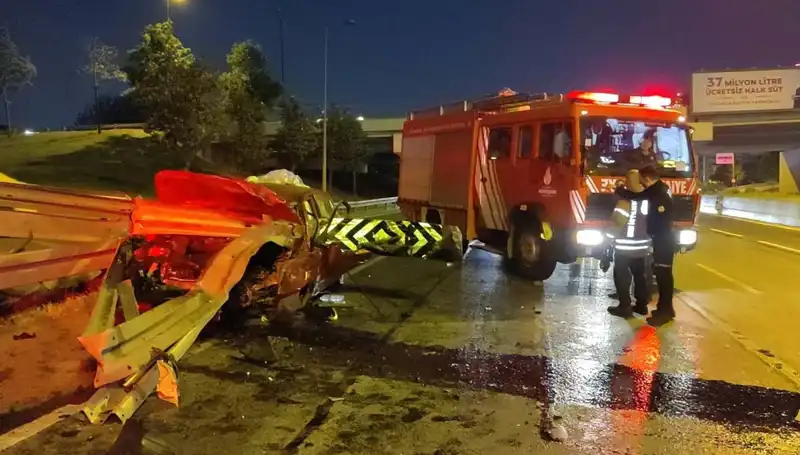 Bariyer Otomobile Saplandı, Sürücü Ağır Yaralandı: Kaza Anının Detayları