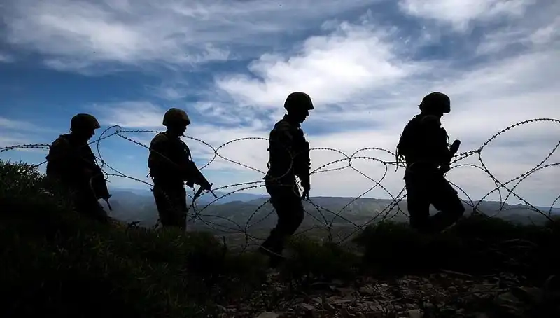 Türkiye'de İki İlde 32 Düzensiz Göçmen Yakalandı: Yeni Gelişmeler