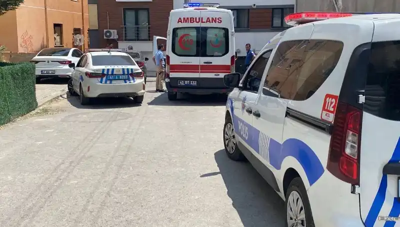 Kardeşler Arasında Bıçaklı Kavga: İki Yaralı ve Bir Polis