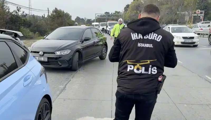 Emniyet Şeridini İhlal Eden Sürücü, Suçu Yolda Buldu!