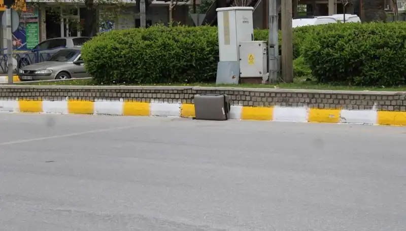 Minibüsten Düşen Valiz, Polisi Harekete Geçirdi: Şok Edici Olayın Ardındaki Gerçek