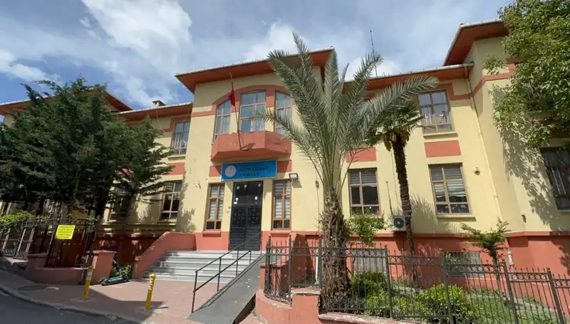 Depremde Hasar Gören Okullarda Hayati Karar: 4 Okul Boşaltıldı