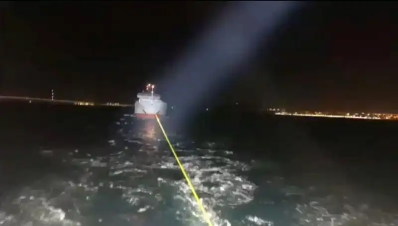 Çanakkale Boğazı’nda Gemi Arızası: Deniz Trafiğinde Dikkat Çeken Kesintiler