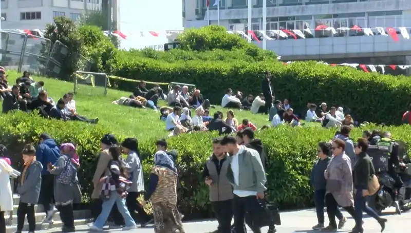 Taksim'de Deprem Yoğunluğu: Vatandaşlar Neler Yaşadı?
