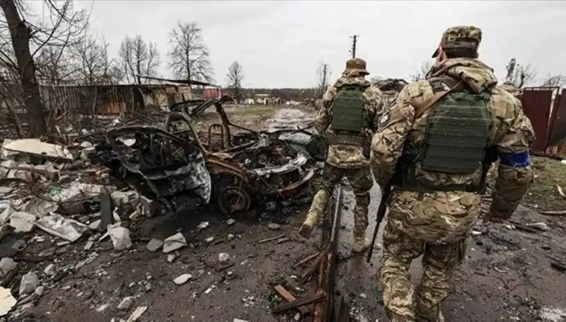 Rusya, Luhansk'ta Askeri Gücünü Tüm Hızıyla Gösteriyor