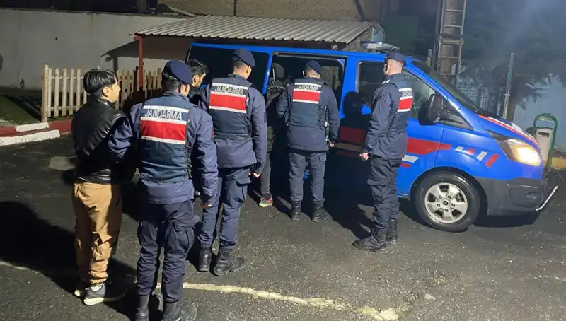 Edirne’de Sahil Güvenlik Operasyonu: 17 Düzensiz Göçmen Yakalandı